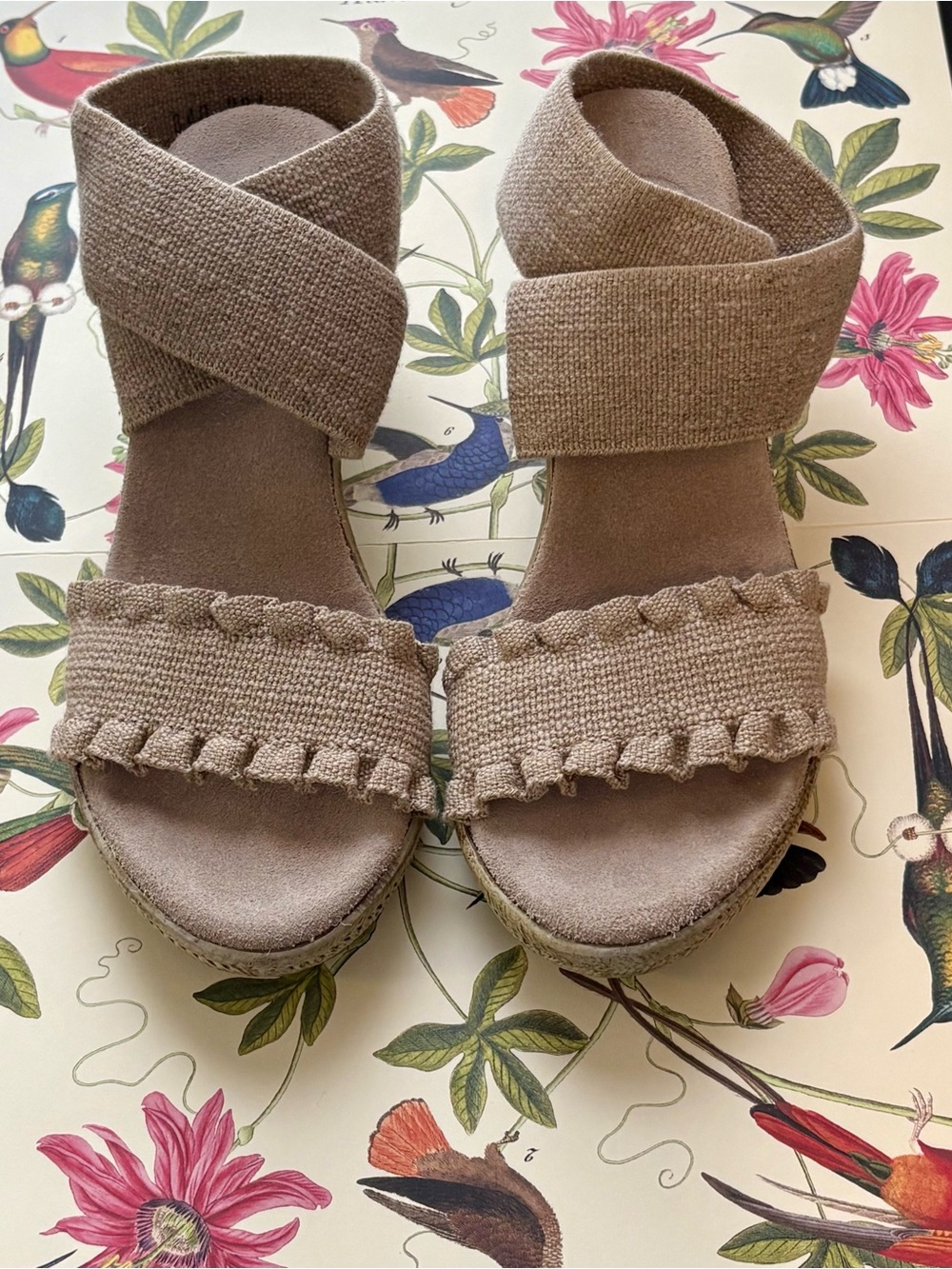 CHARLESTON SHOE CO. Carolina Linen Ruffle Wedge Sandals in like new condition!